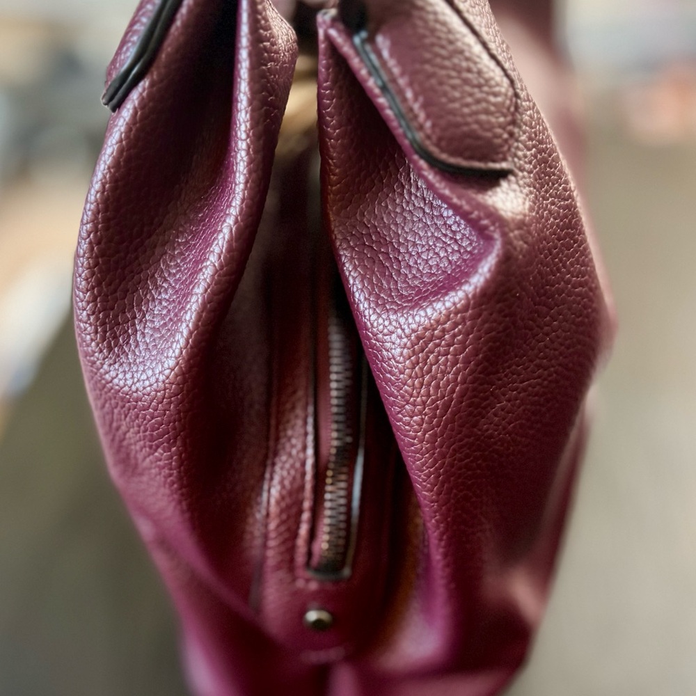 Elegant Burgundy Leather Tote Bag - Picture 4 of 7